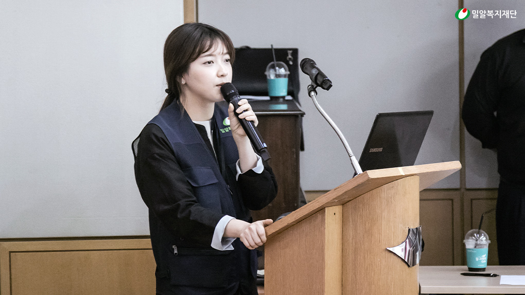 기업 봉사활동 현장의 황슬기 팀장.jpg