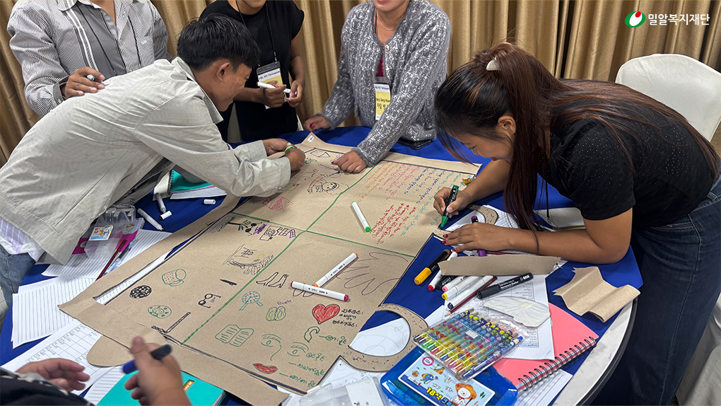 5. 자신이 가진 자원을 시각화 중인 청년들.jpg