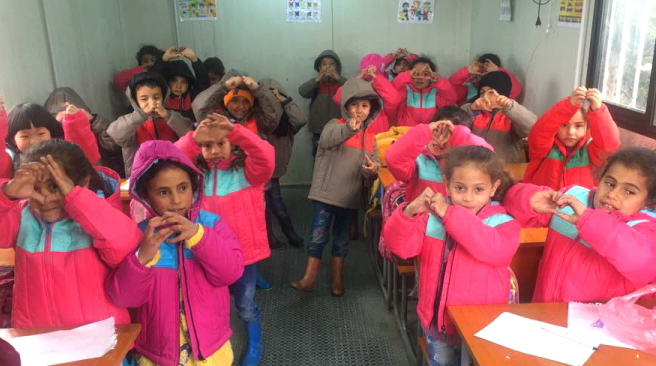 영원무역-밀알복지재단, 시리아 난민 500여명에 방한의류 전달