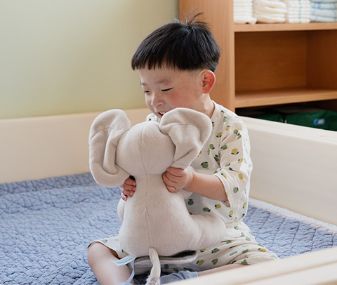 시설에서 홀로 있는 정원이의 모습4