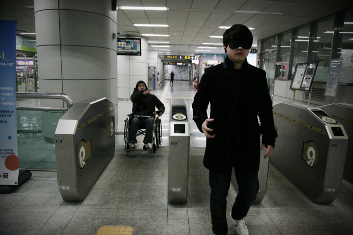 노인의 날 맞아 '행복을 나누는 빵' 전달