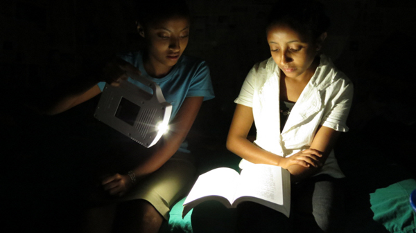 전력보급률이 1퍼센트, 1m 앞도 분간할 수 없는 에티오피아에 빛 보낸다