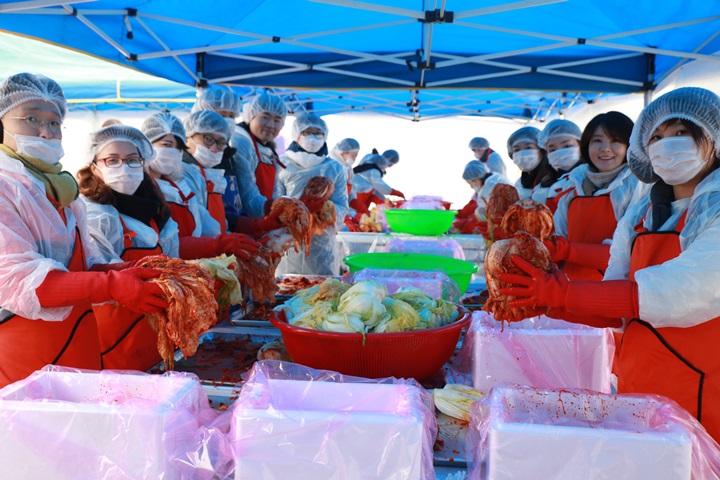 SH공사, KP프라임어학원, 동양생명과 함께한 ‘사랑의 김장 나누기’